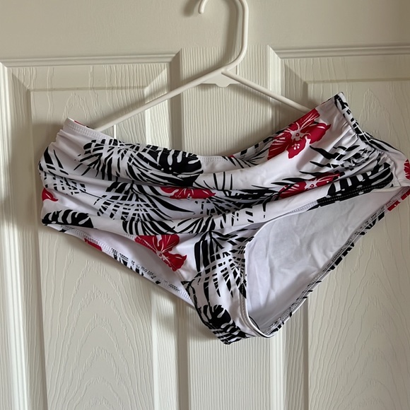 SHEIN- Large- never worn two pieces - Picture 4 of 4